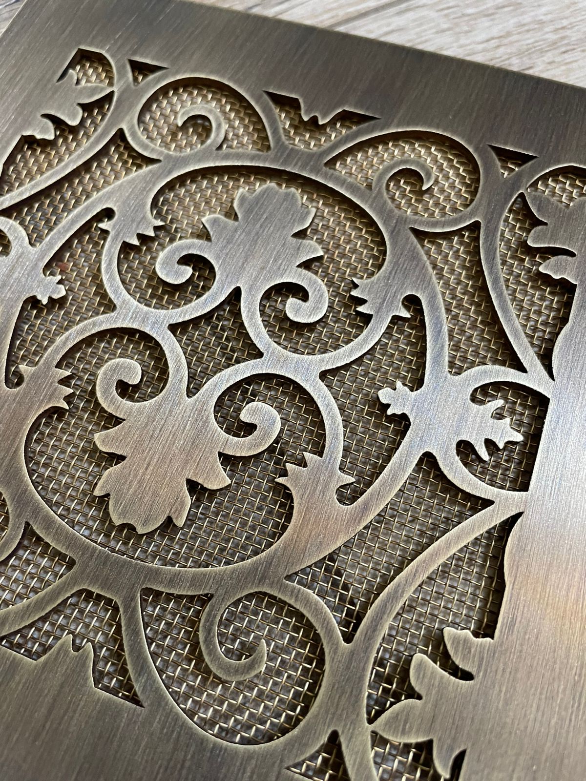 Вентиляционная решетка латунная с патиной LR-07 150х150